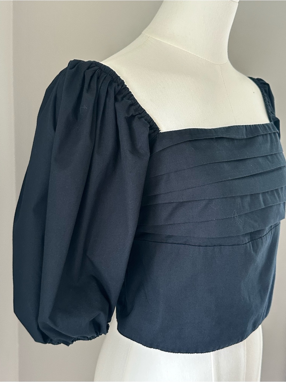 π Abercrombie & Fitch Pleated Puff-Sleeve Poplin Top. Black. Size Small - Picture 4 of 9